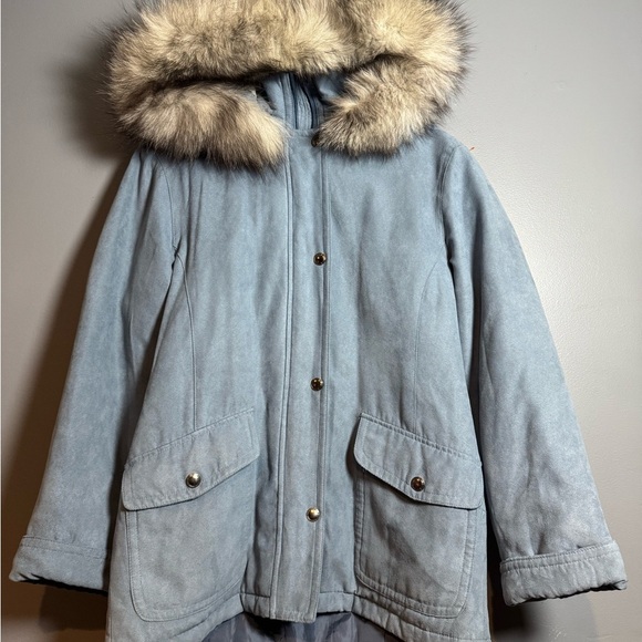 Blue and White Puffer Jacket with Contemporary Style - Picture 3 of 11